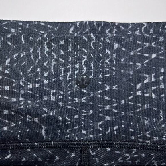 Lululemon True Self Crop II in Samba Snake Battleship Black - Picture 6 of 9